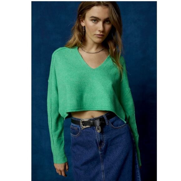 Urban Outfitters BDG Cardiff Notch Neck Sweater V Neck Cropped Green Size XS NWT - Picture 3 of 8